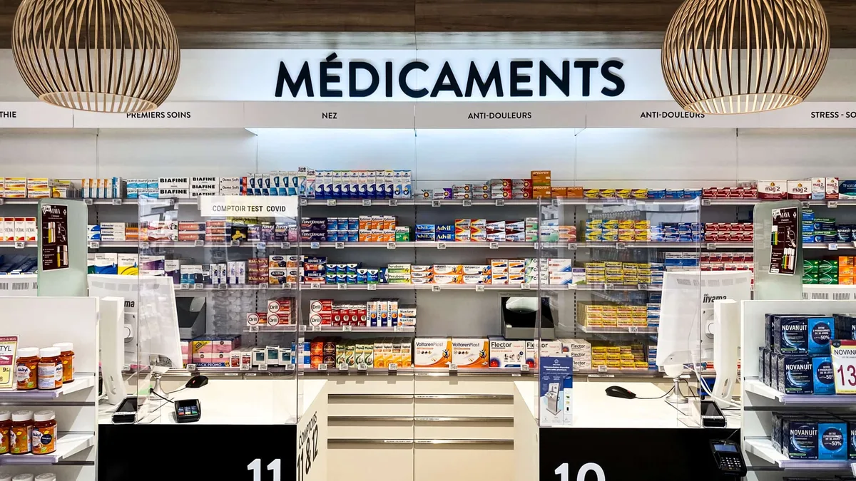 Comptoir d&rsquo;une pharmacie en France