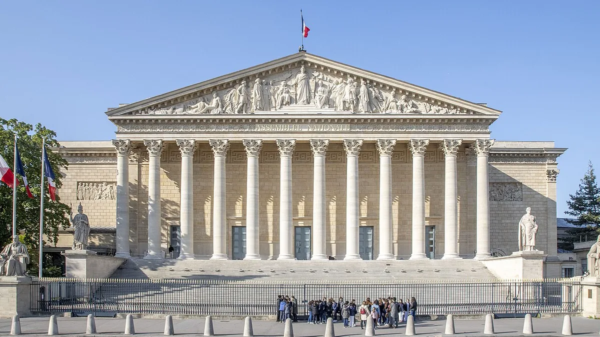 La façade du palais Bourbon, siège de l&rsquo;Assemblée nationale à Paris