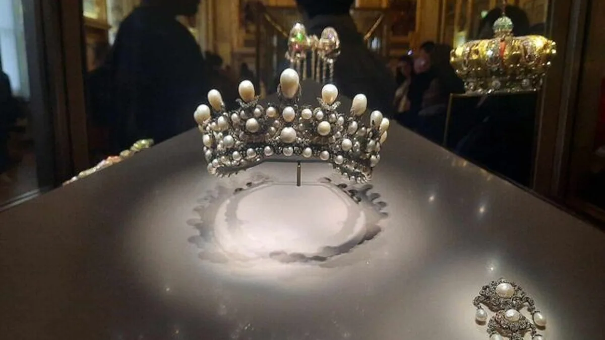 Le diadème de perles et de diamants de l&rsquo;impératrice Eugénie, exposé à la galerie d&rsquo;Apollon