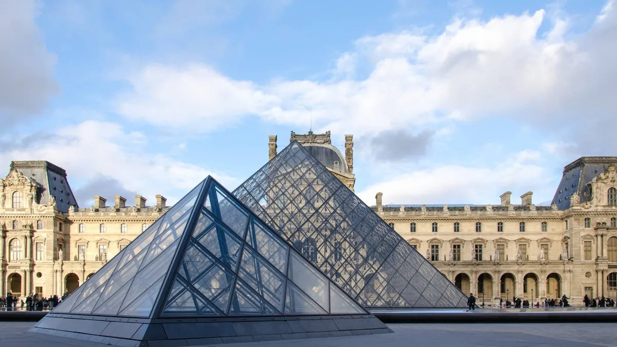Louvre : 88 millions d'euros de joyaux volés, un an après ils sont toujours introuvables