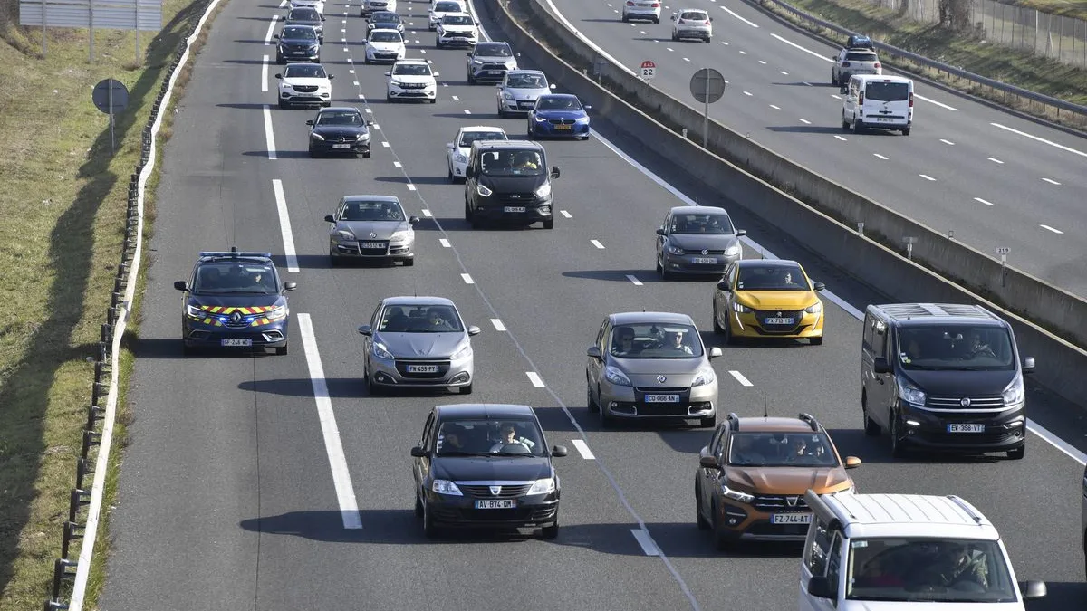 Bouchons sur une autoroute française lors des départs en vacances