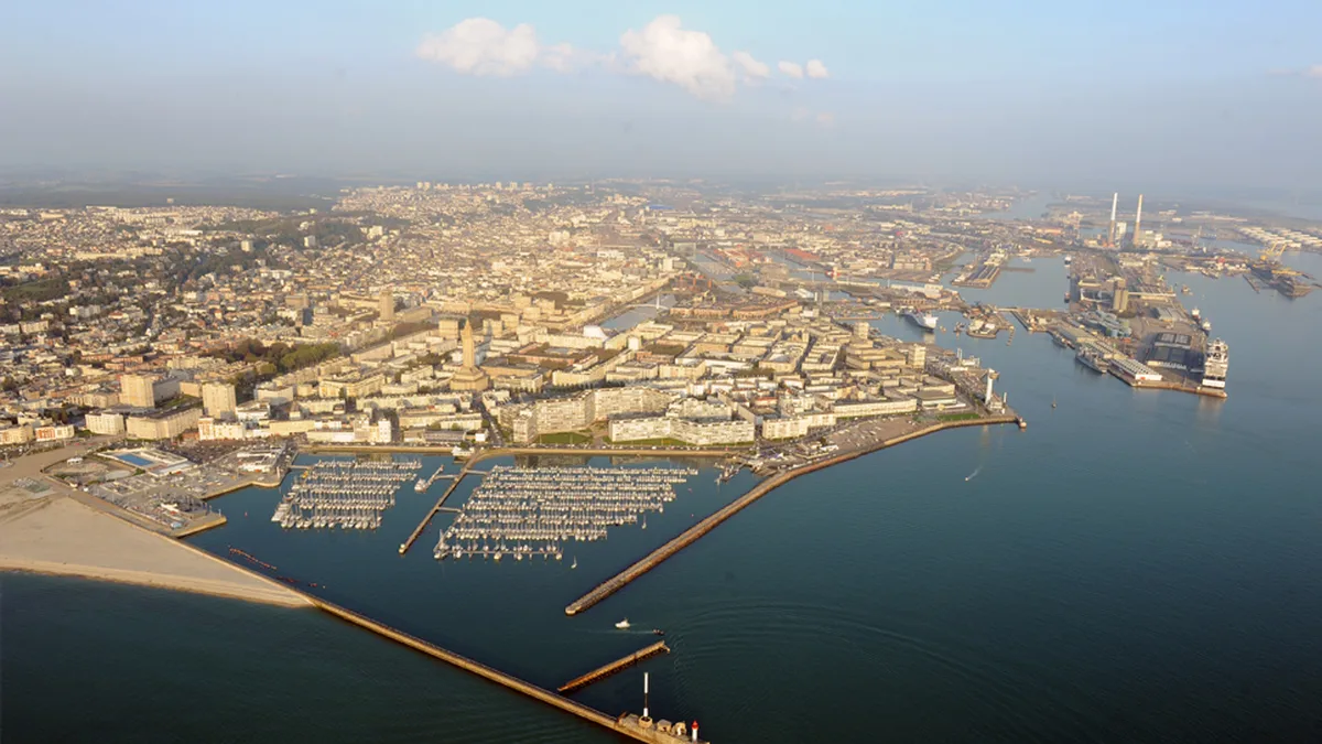 Le Havre vu du ciel, la ville portuaire où se situe la Cité numérique