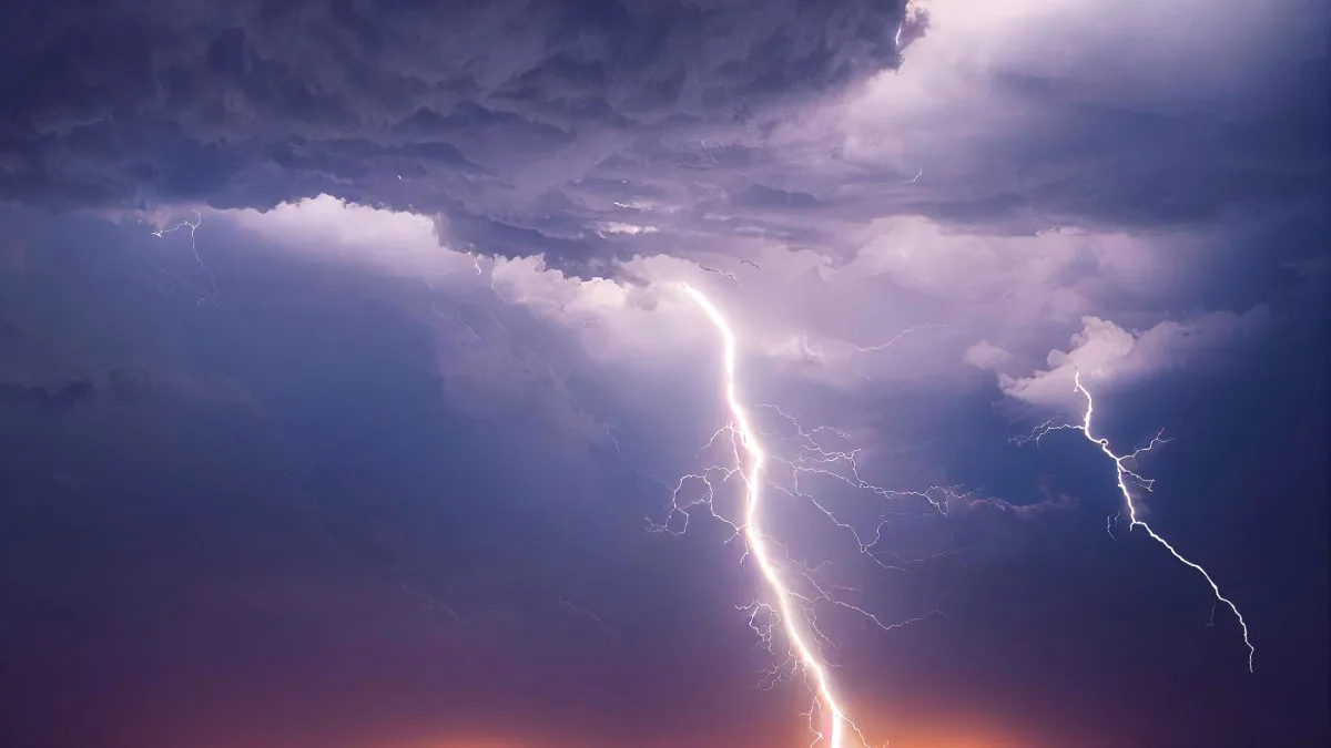 Orage violent au-dessus des reliefs du sud de la France