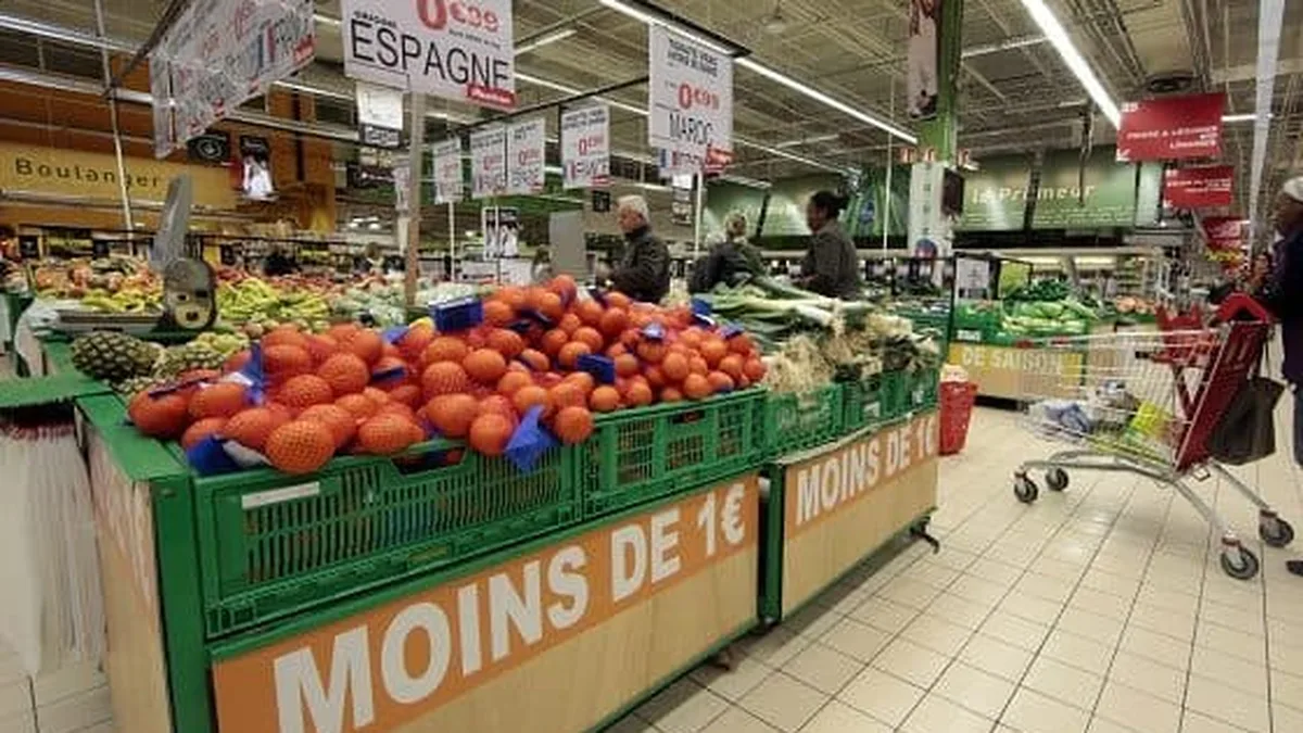Rayons d&rsquo;un supermarché en France, avec des étiquettes de prix bien visibles