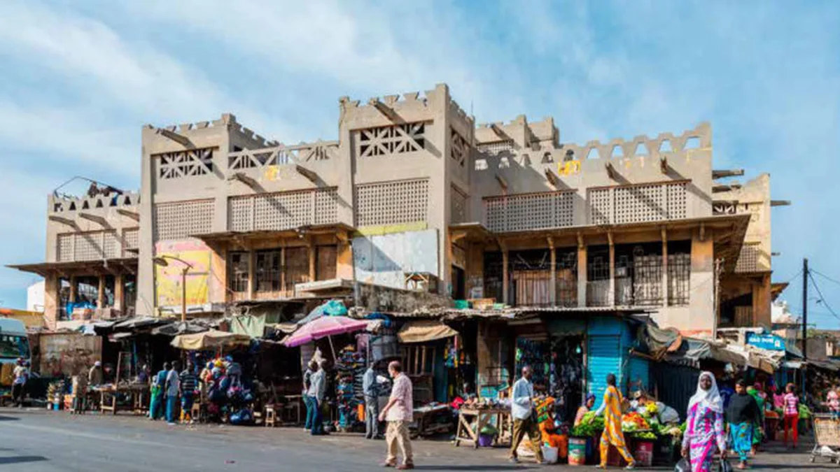 Rue animée à Dakar, au Sénégal