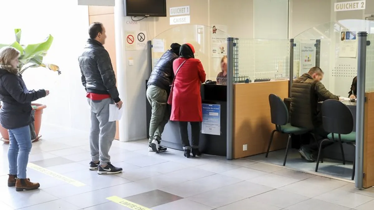 File d&rsquo;attente devant les guichets d&rsquo;un service public en France