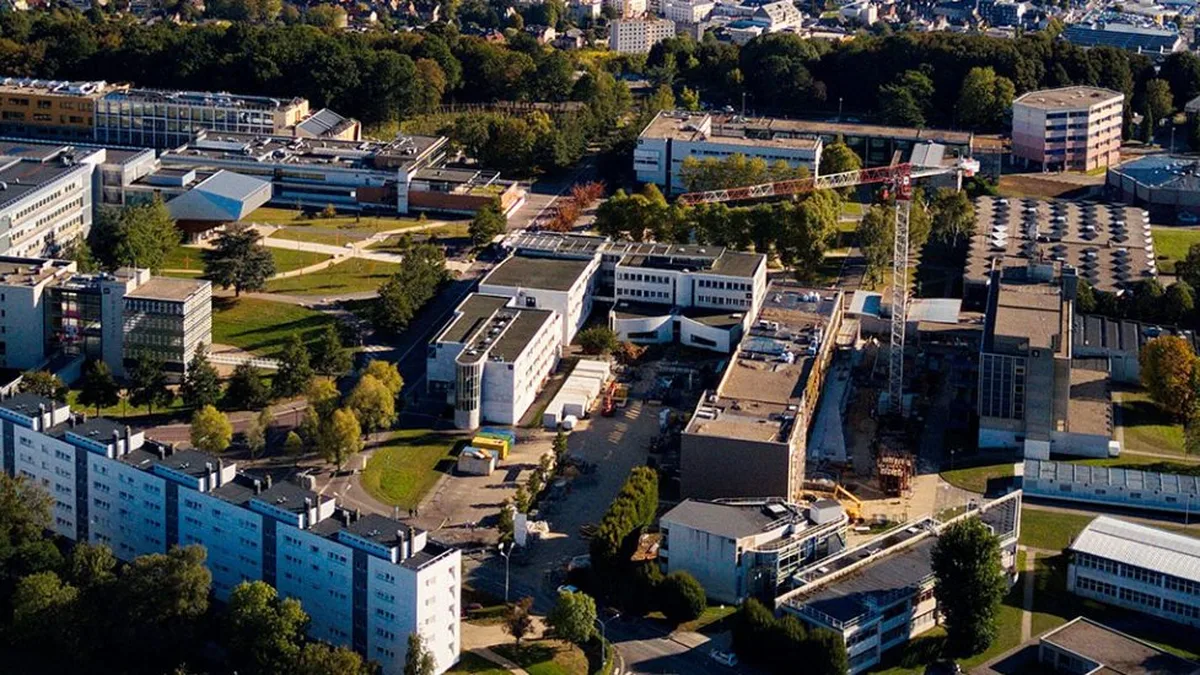 Rouen : le feu de la fac de lettres était volontaire, 300 m² de toiture détruits