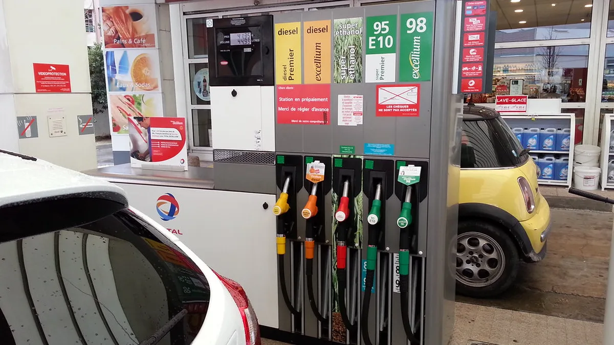 Une pompe à essence TotalEnergies, comme celles où des millions de Français font le plein chaque semaine