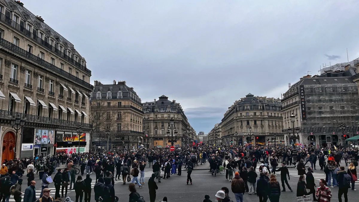 Blocage des réseaux sociaux : le plan de Lecornu pour couper TikTok les jours de manifestation