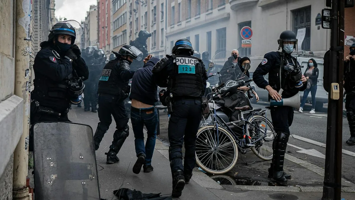 Forces de l&rsquo;ordre lors d&rsquo;une manifestation à Paris