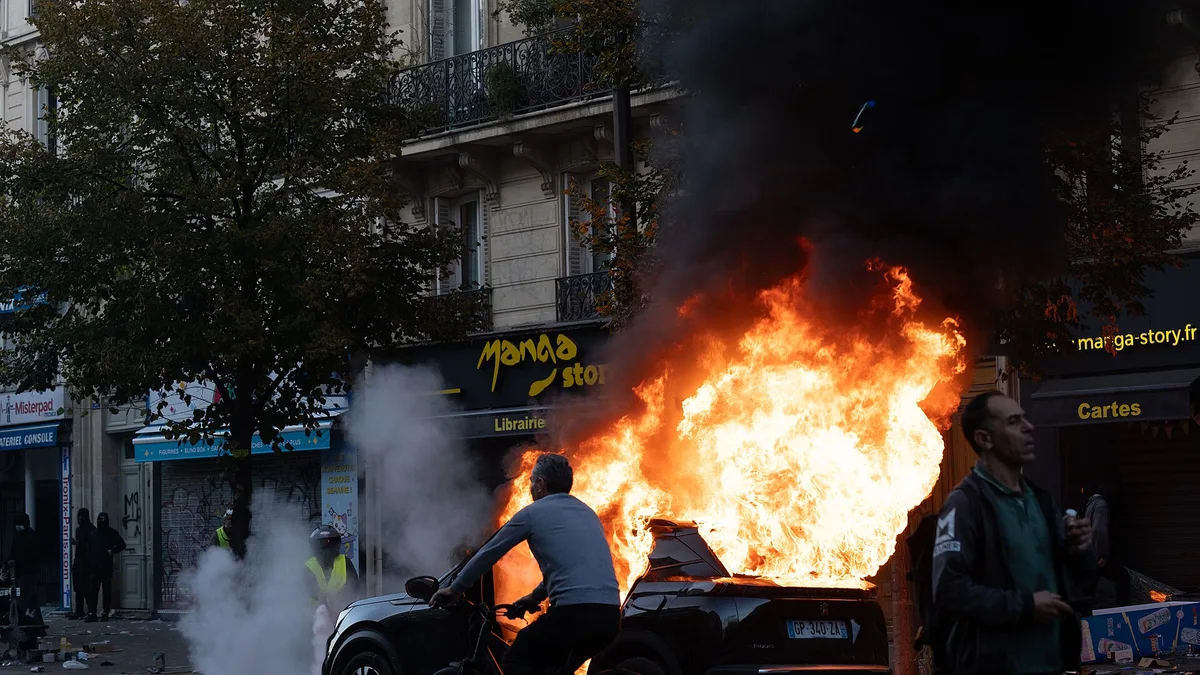 17 octobre : 1 800 interpellations, 1 500 commerces saccagés, Macron parle à 20h