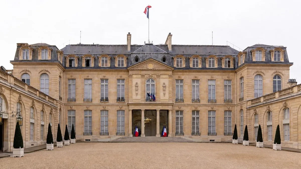 La cour du palais de l&rsquo;Élysée, à Paris