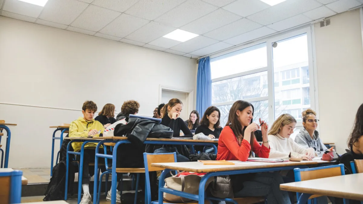 Des lycéens en classe, dans un lycée français