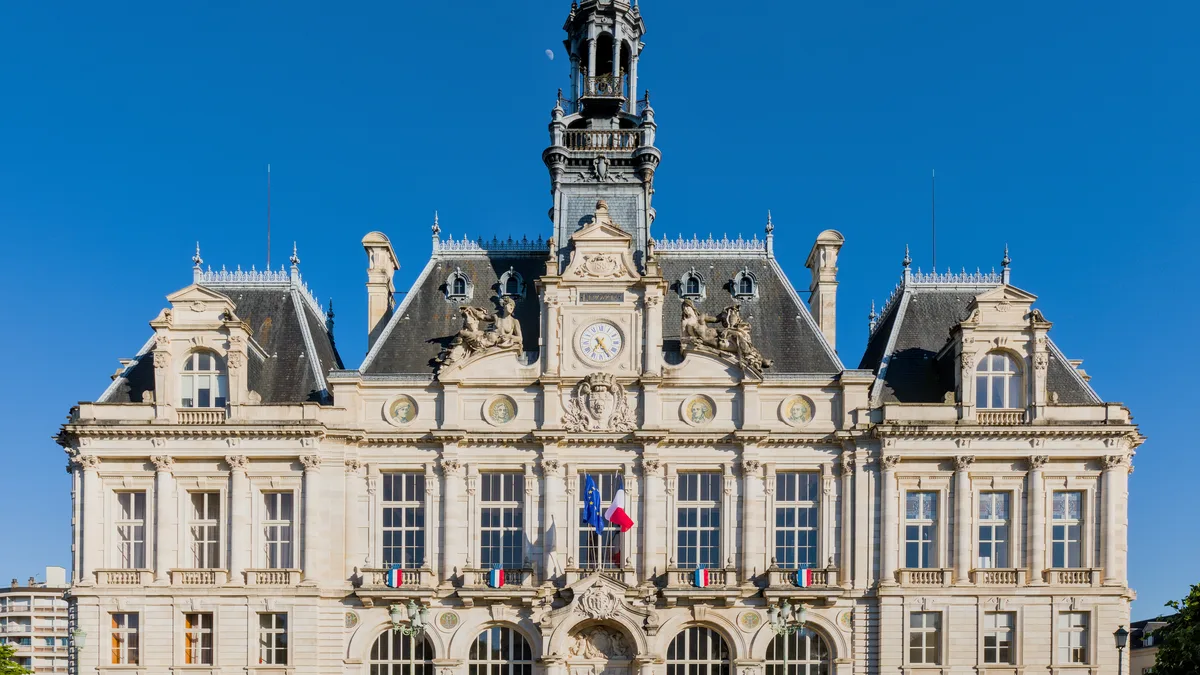 La façade de l&rsquo;hôtel de ville de Limoges avant l&rsquo;incendie, en mai 2026