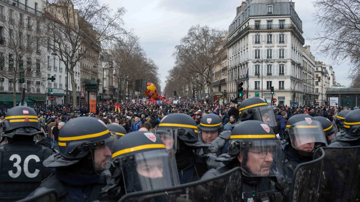 Des CRS face à un cortège, lors d&rsquo;une précédente mobilisation en France