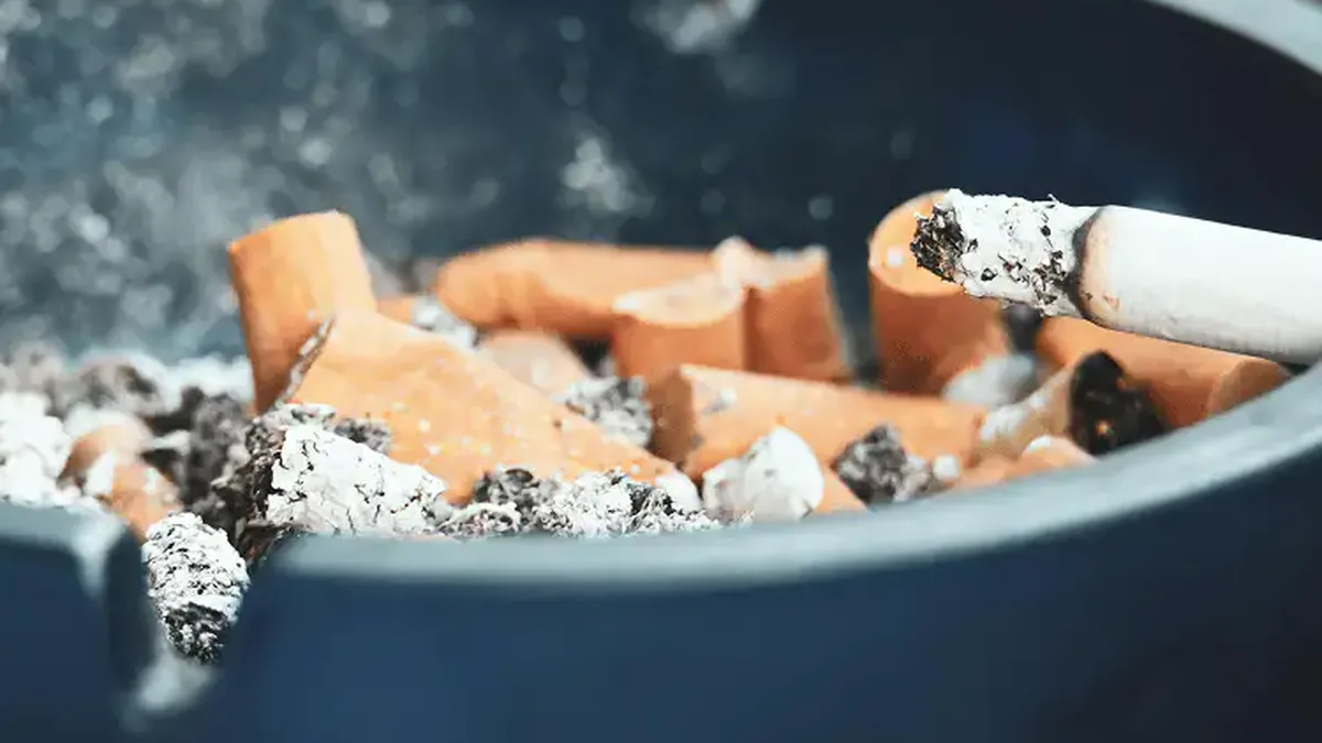 Un cendrier plein : l&rsquo;image de ce que le Mois sans tabac veut laisser derrière