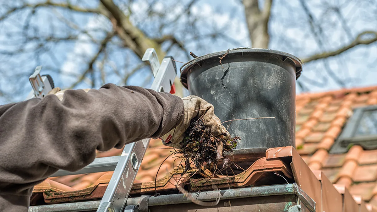 Pluies d'automne : 5 bonnes raisons de nettoyer vos gouttières avant l'hiver