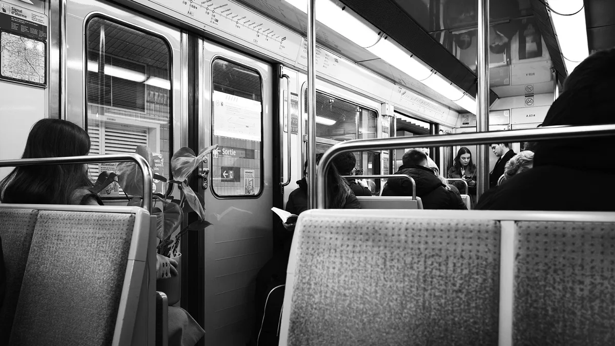 Une bouche de métro parisienne