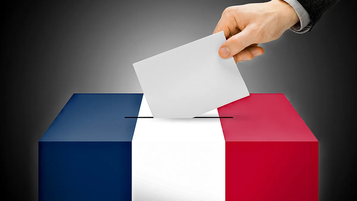 Une enveloppe glissée dans l&rsquo;urne aux couleurs de la France