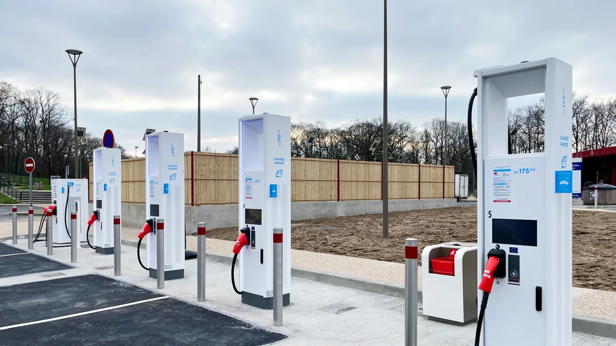 Bornes de recharge rapide pour véhicules électriques