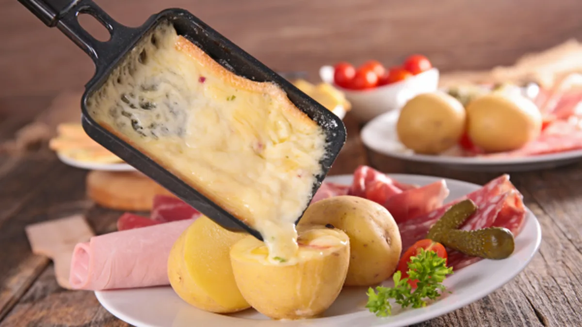 Raclette : 200 g par personne, et les 5 erreurs qui gâchent la soirée