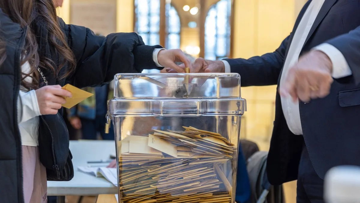 Un bureau de vote lors d&rsquo;un scrutin en France