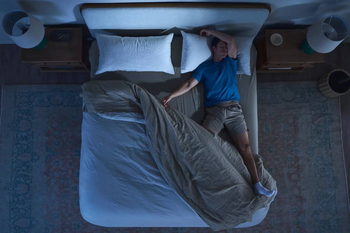 Il fait trop chaud pour dormir : ce qui se passe vraiment dans votre corps pendant les nuits caniculaires