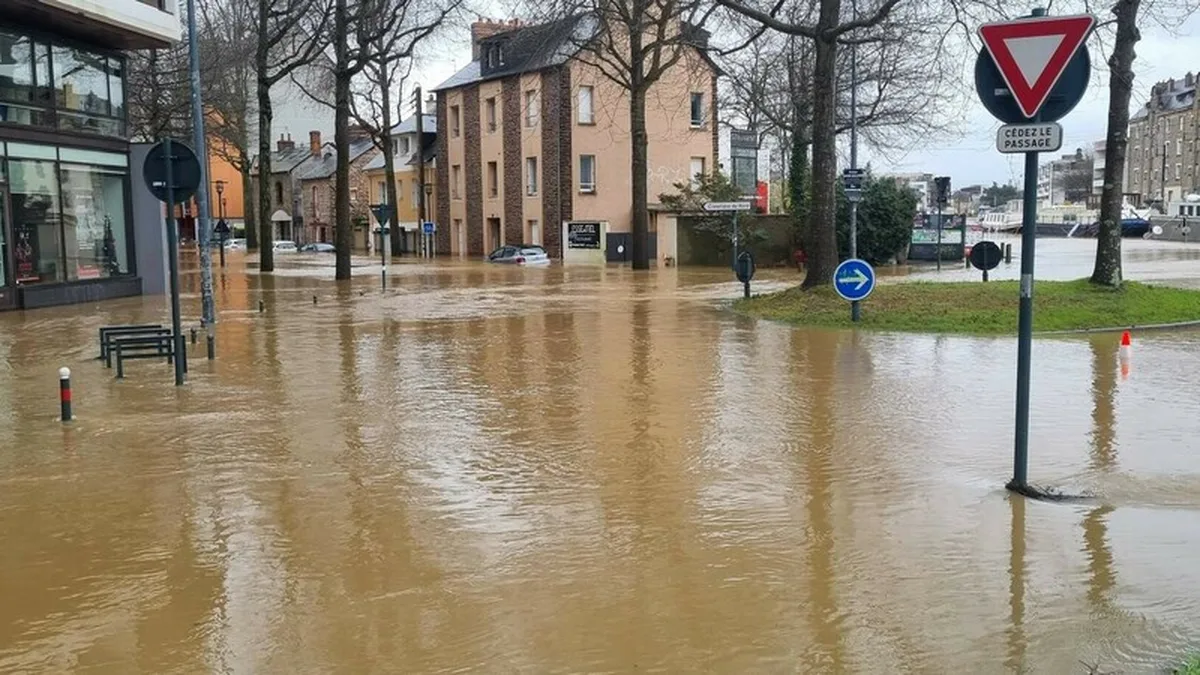 Intempéries : jusqu'à 350 mm de pluie ce mercredi, le Gard et l'Hérault en vigilance rouge
